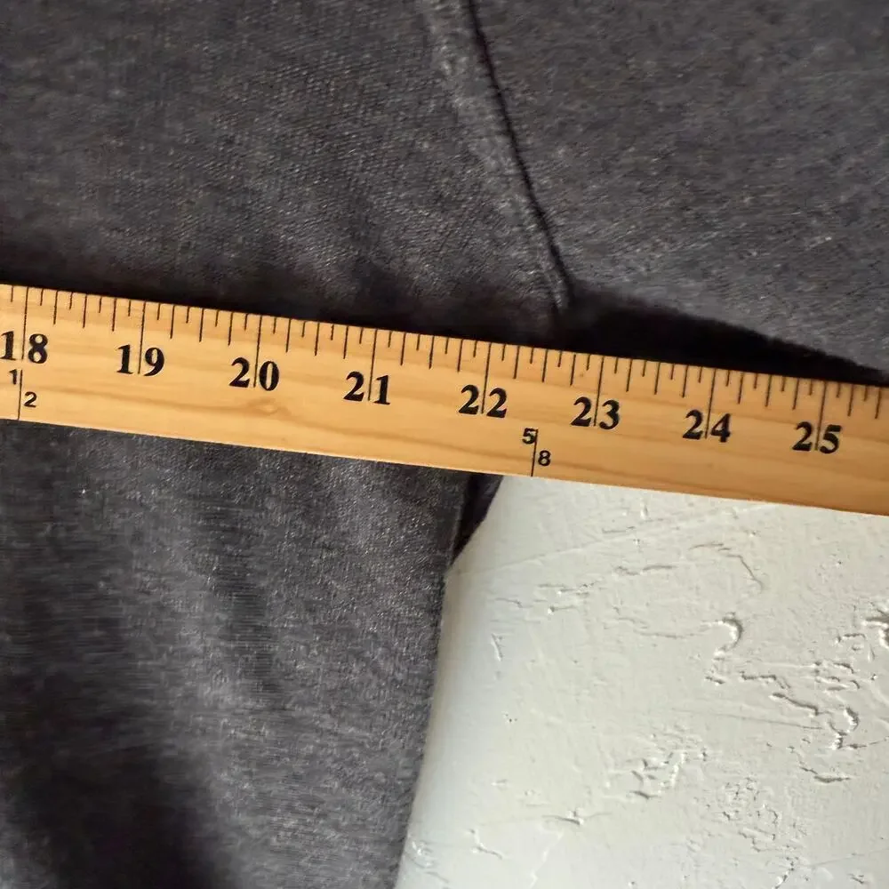 Tommy Bahama Size M Grey 100% Merino Wool V Neck‎ Sweater Preppy Old Money